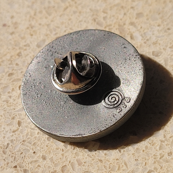 Acorn Fall Brooch - Picture 2 of 3